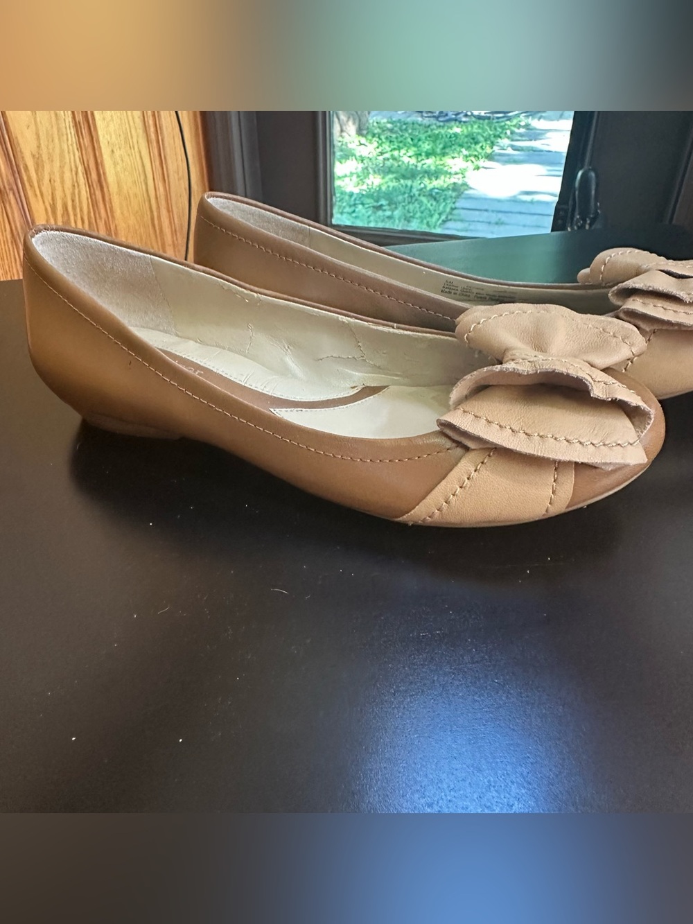 Naturalizer N5 Comfort Tan Beige Leather Bow Flats Size 6 Interior Flaw - Picture 5 of 10